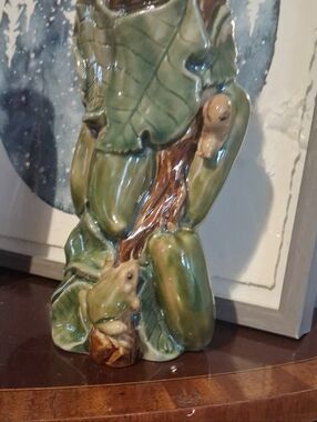 Glossy Green Ceramic Frog Decor for Reptile Habitats